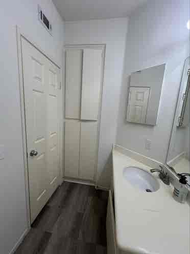 Private Bedroom En-suite Bathroom