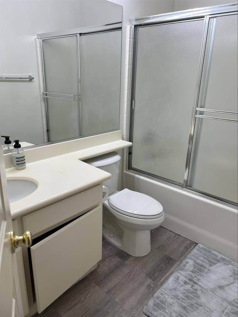 Private Bedroom En-suite Bathroom