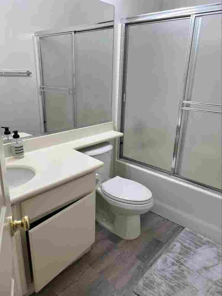 Private Bedroom En-suite Bathroom