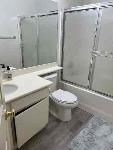 Private Bedroom En-suite Bathroom