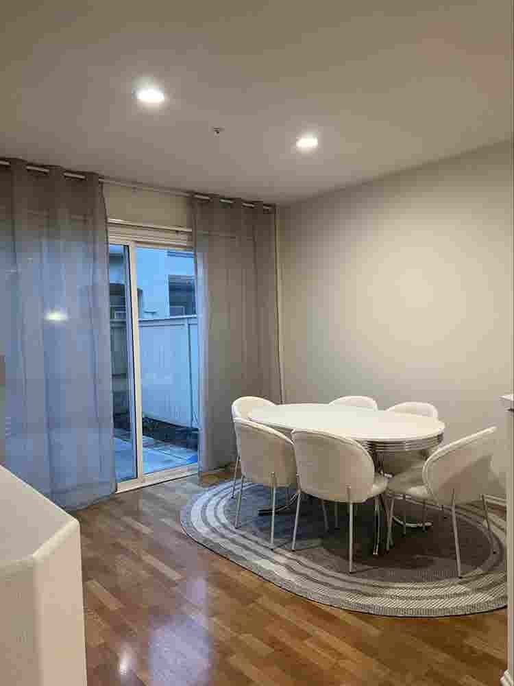 Private Bedroom En-suite Bathroom