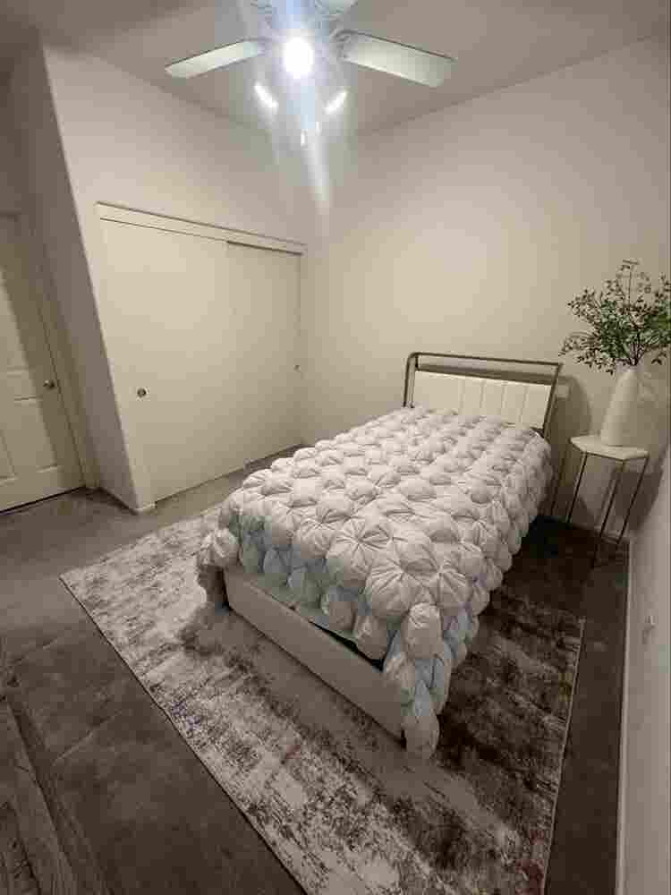 Private Bedroom En-suite Bathroom