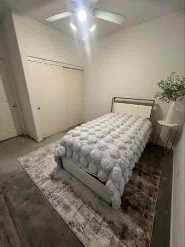 Private Bedroom En-suite Bathroom