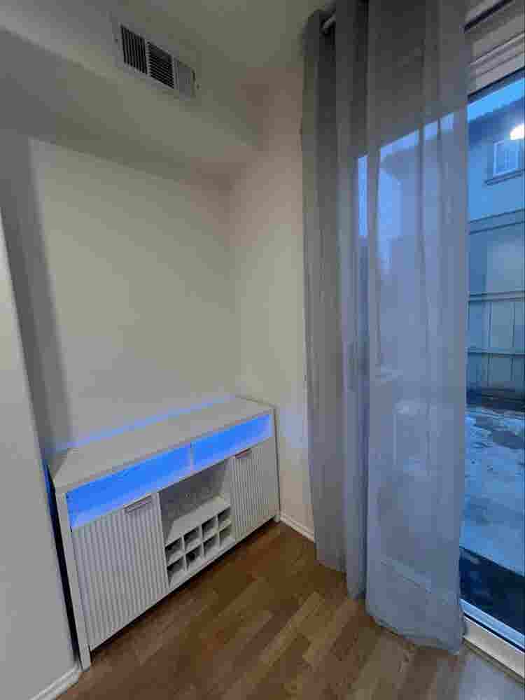 Private Bedroom En-suite Bathroom