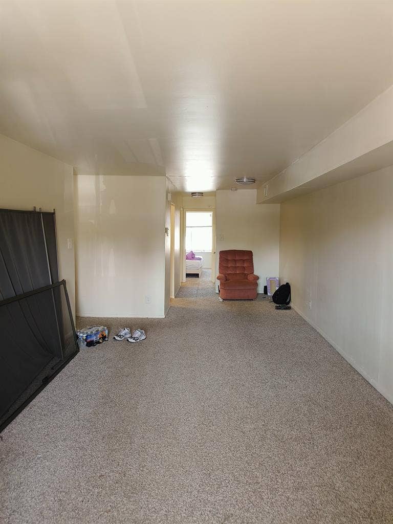Looking for roommate in MapleShade