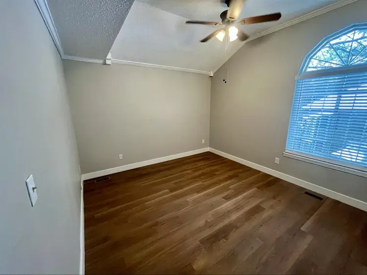 Spacious Room near military bases