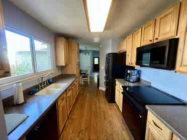 Spacious Room near military bases