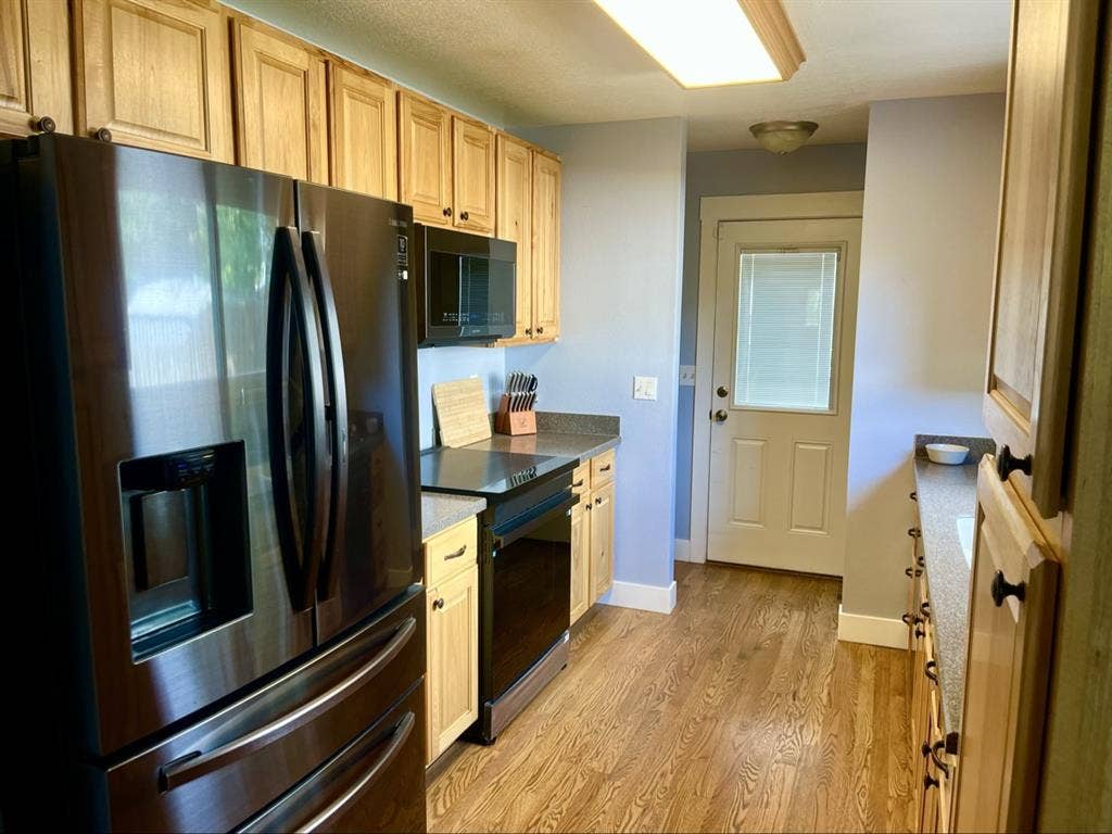 Spacious Room near military bases