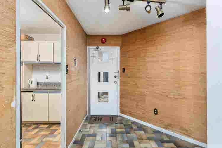 Rooms for Rent in Modern Condo