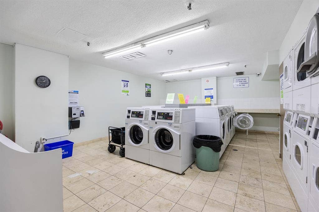 Rooms for Rent in Modern Condo