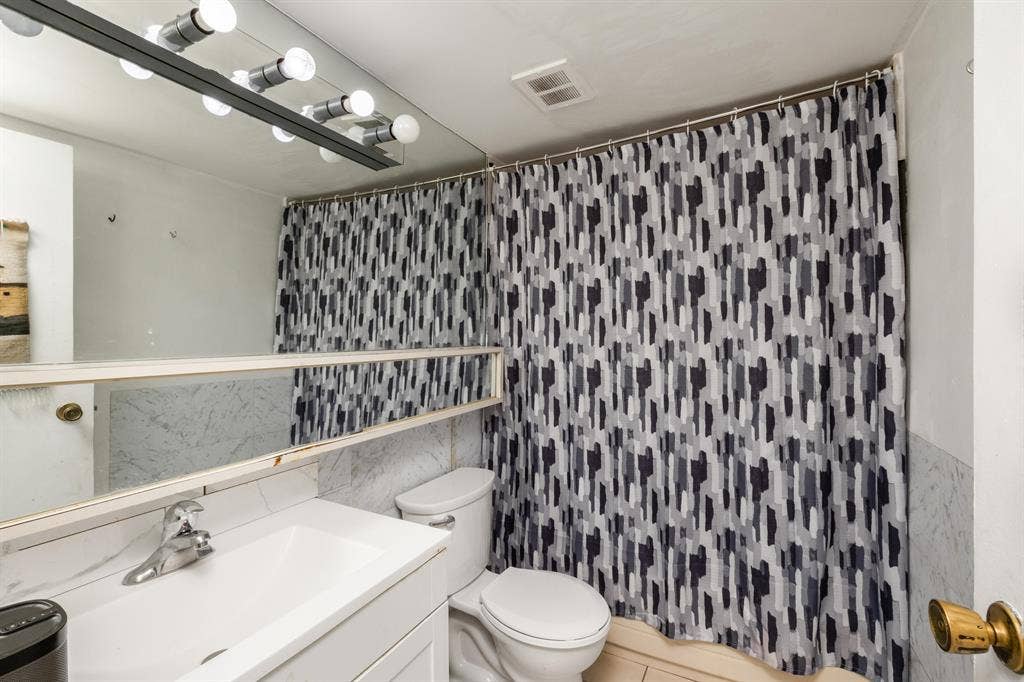 Rooms for Rent in Modern Condo