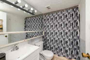 Rooms for Rent in Modern Condo