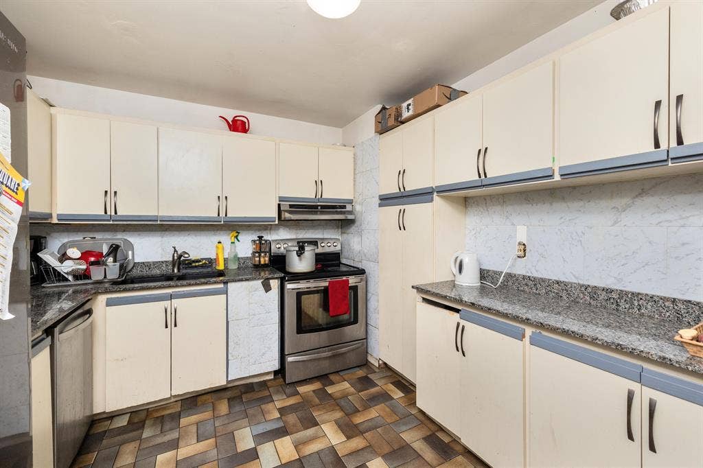 Rooms for Rent in Modern Condo