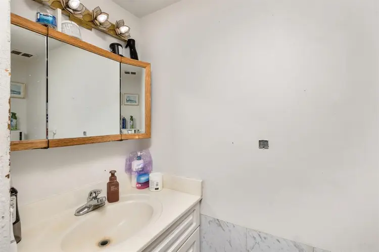 Rooms for Rent in Modern Condo