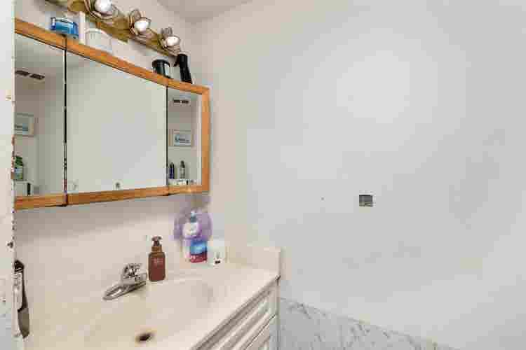 Rooms for Rent in Modern Condo