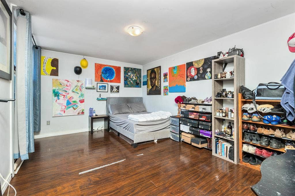 Rooms for Rent in Modern Condo