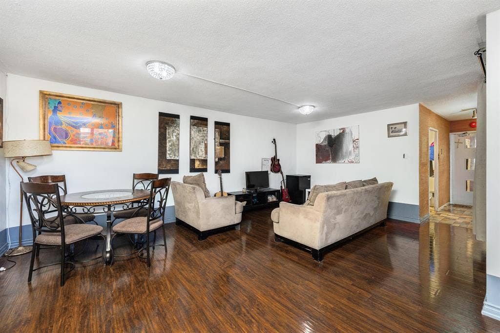 Rooms for Rent in Modern Condo