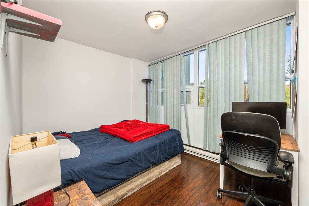 Rooms for Rent in Modern Condo