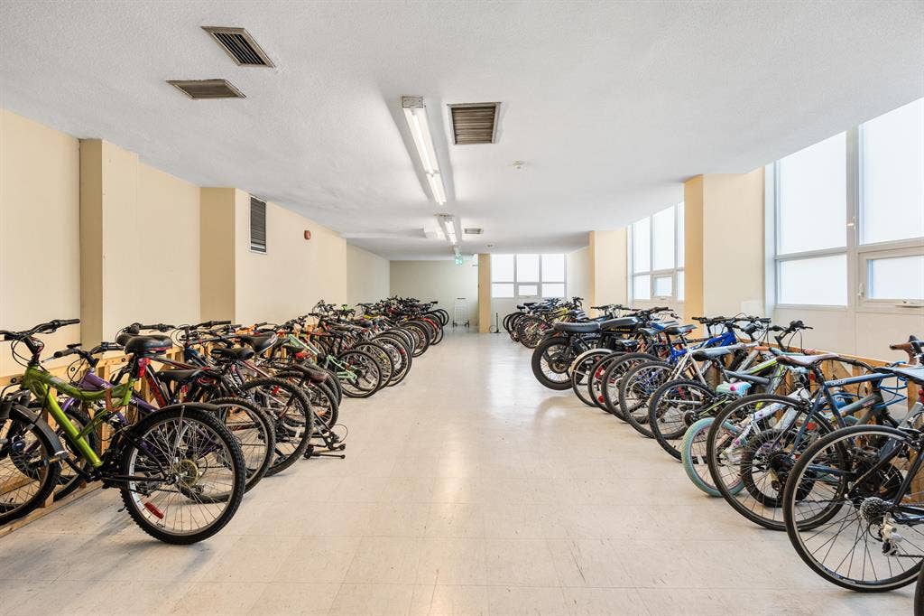 Rooms for Rent in Modern Condo