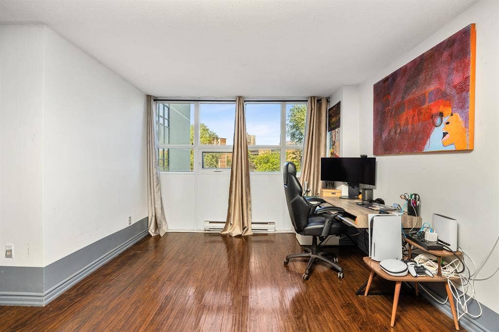 Rooms for Rent in Modern Condo