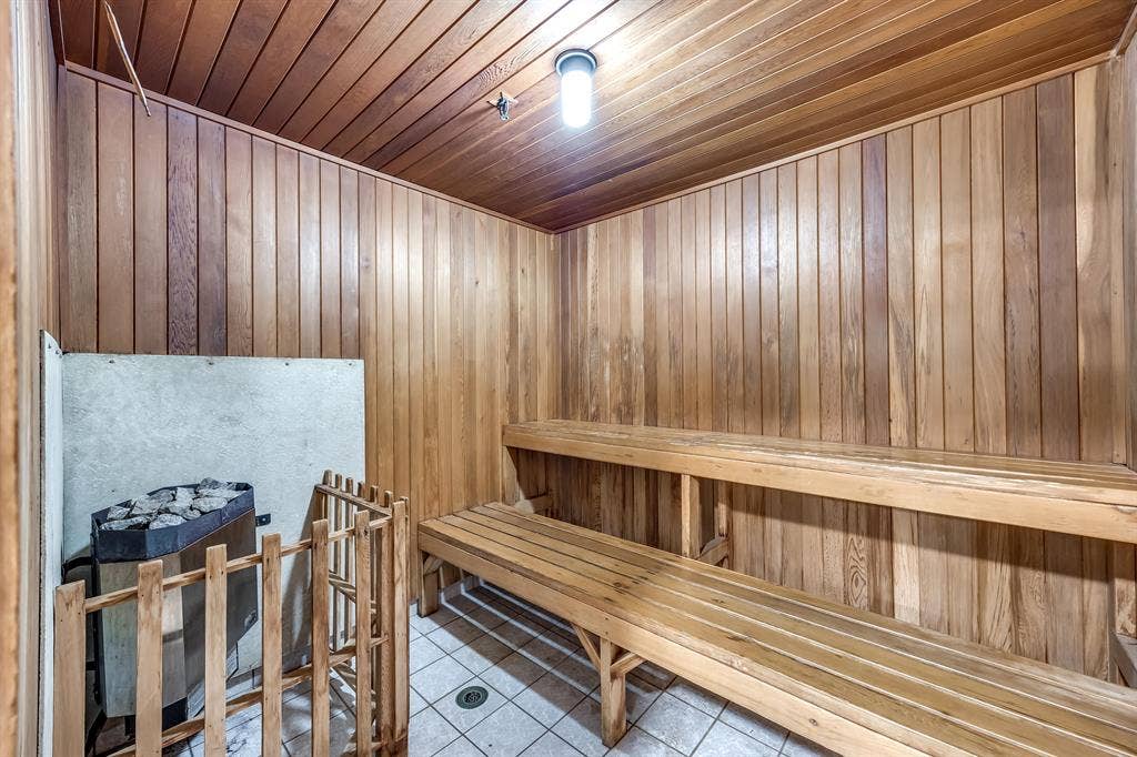 Rooms for Rent in Modern Condo