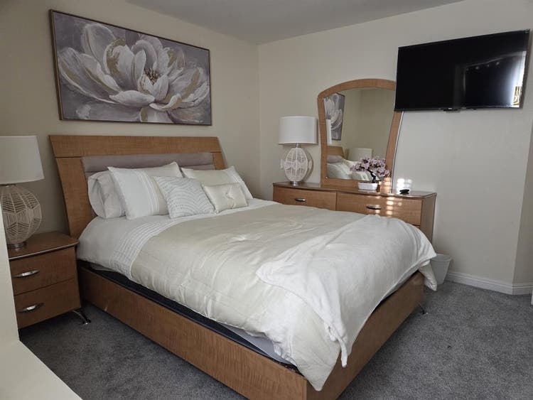 2 beautifully furnished rooms