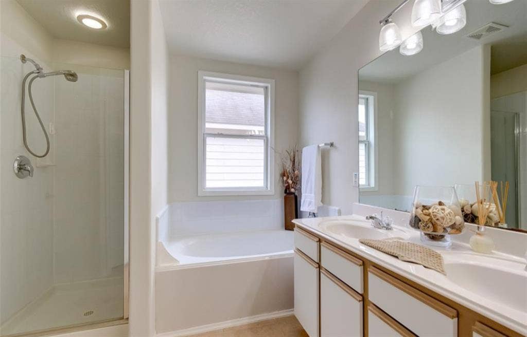 Room/Bth for Rent – Fully Furnished
