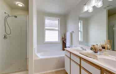 Room/Bth for Rent – Fully Furnished