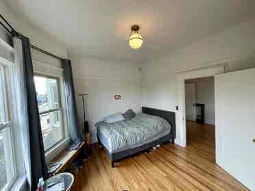 Private Room, near MacArthur Bart