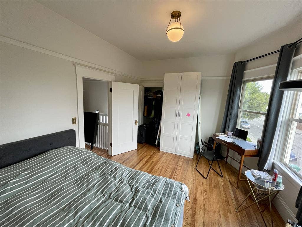 Private Room, near MacArthur Bart