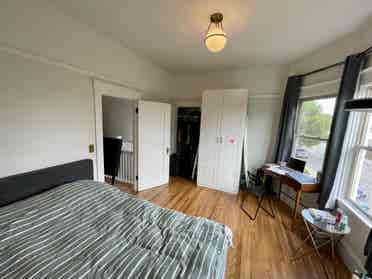 Private Room, near MacArthur Bart