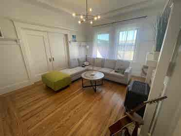Private Room, near MacArthur Bart