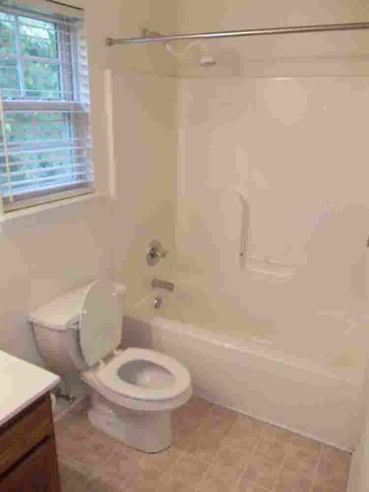 Colonial Hills 2story home features