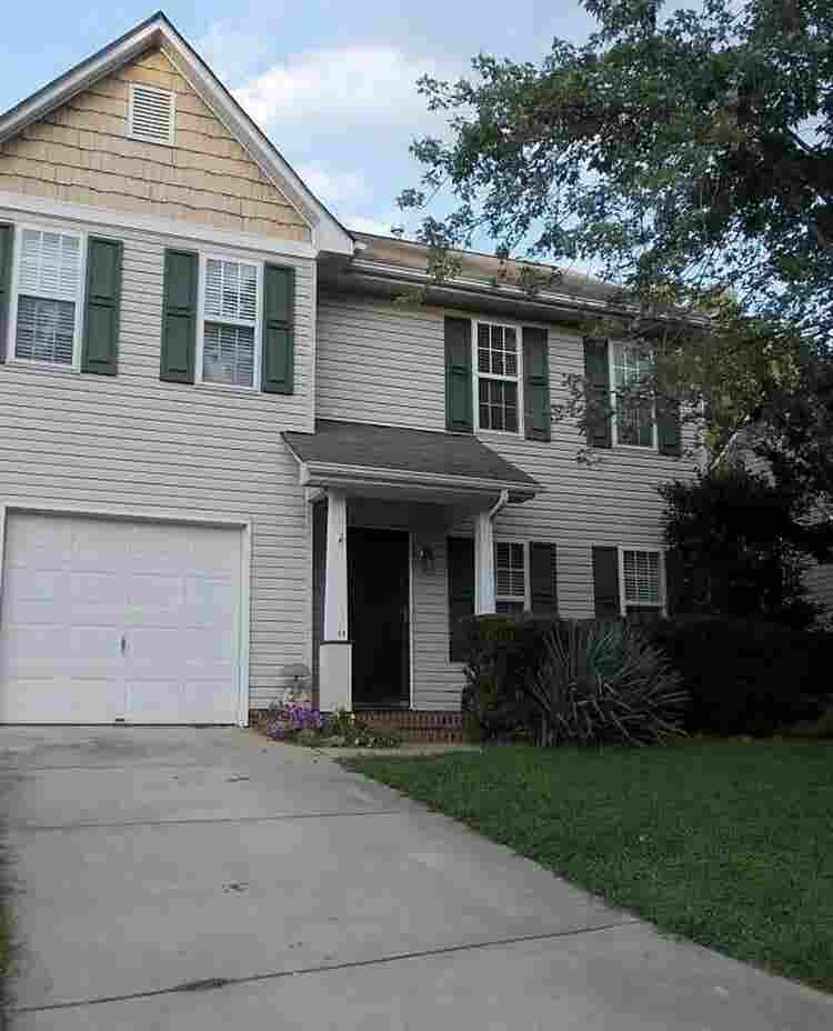 Colonial Hills 2story home features