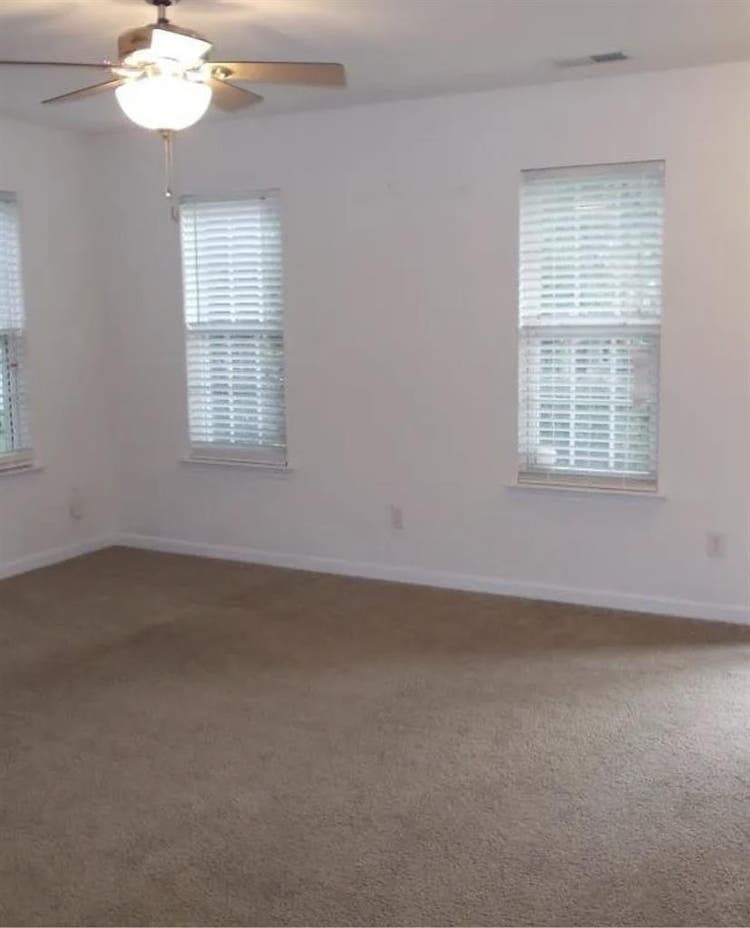 Colonial Hills 2story home features