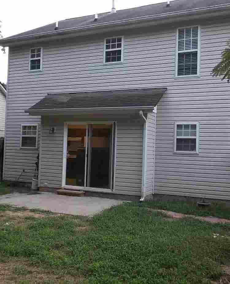 Colonial Hills 2story home features