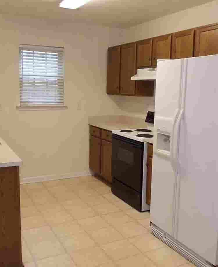 Colonial Hills 2story home features