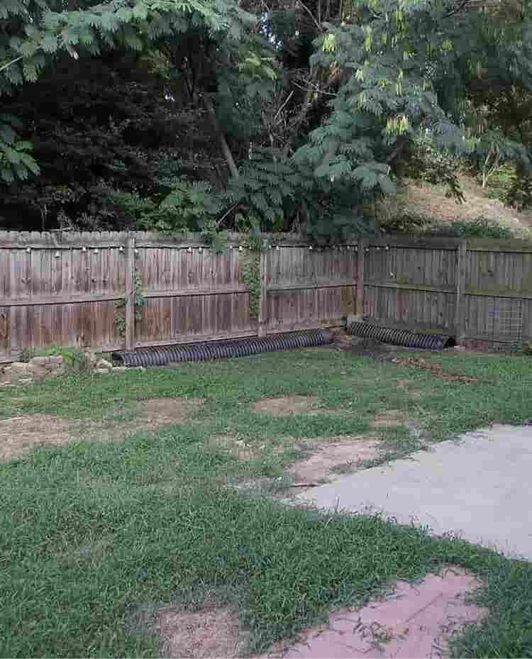 Colonial Hills 2story home features