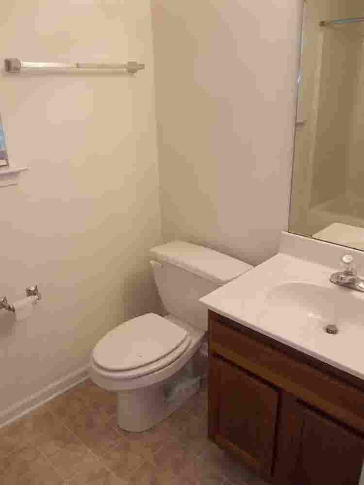 Colonial Hills 2story home features