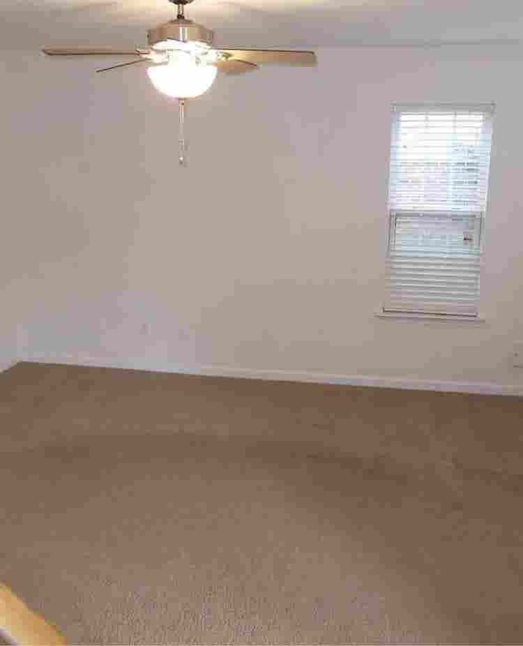 Colonial Hills 2story home features
