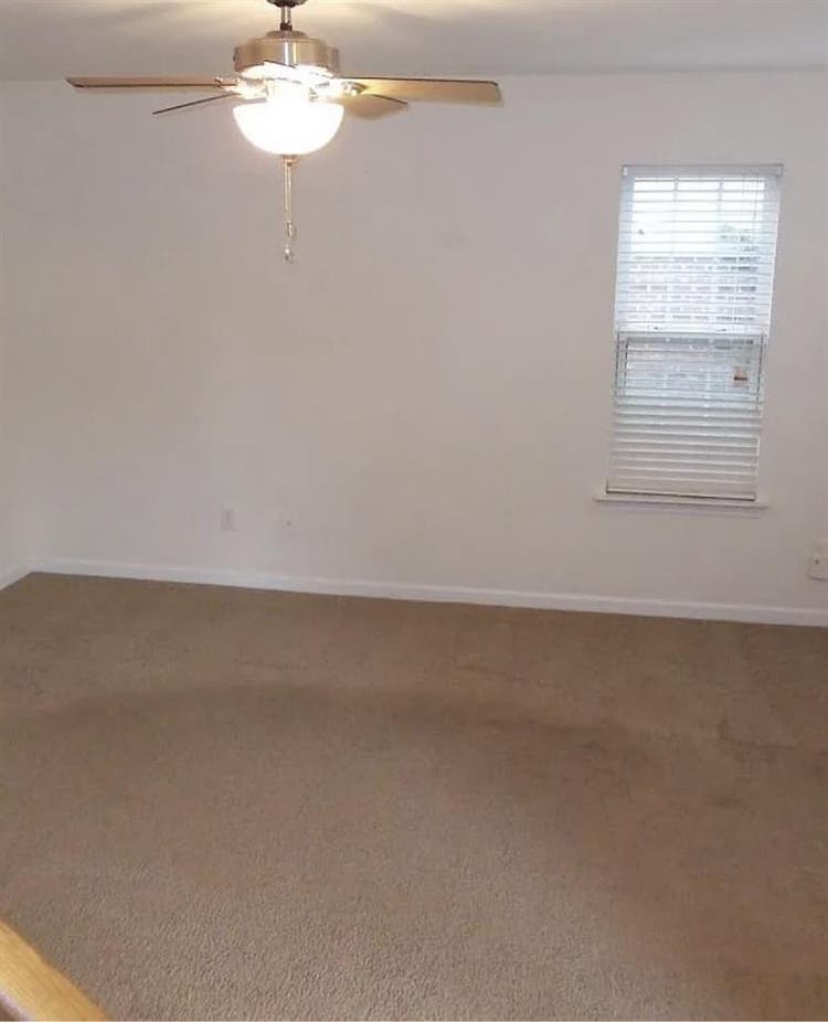 Colonial Hills 2story home features