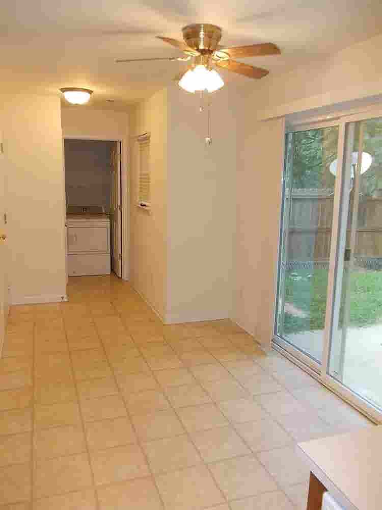 Colonial Hills 2story home features
