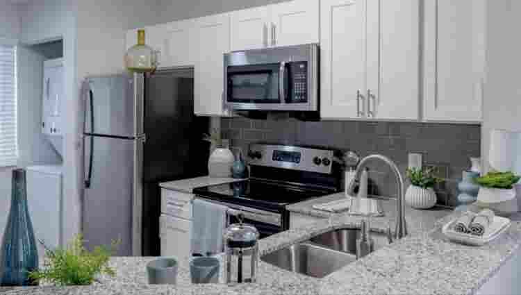 Short Term Room For Rent