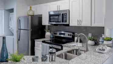 Short Term Room For Rent