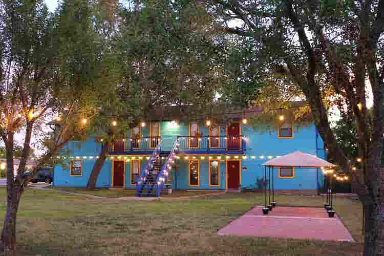 2-bedroom w yard, Wi-Fi laundry inc