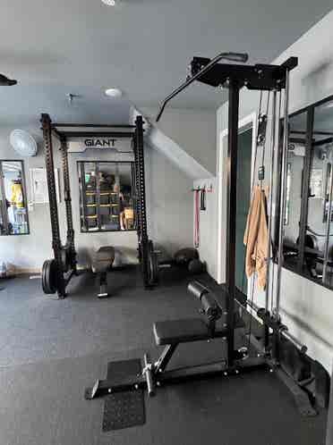 Large furnished room in townhouse