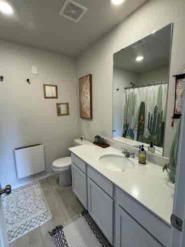 Large furnished room in townhouse