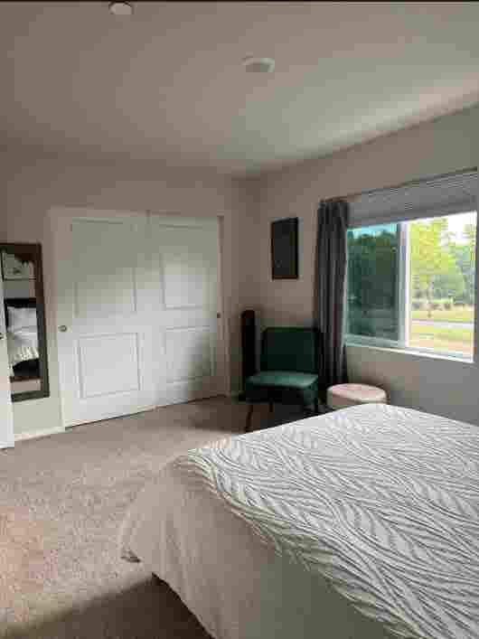 Large furnished room in townhouse