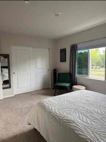 Large furnished room in townhouse