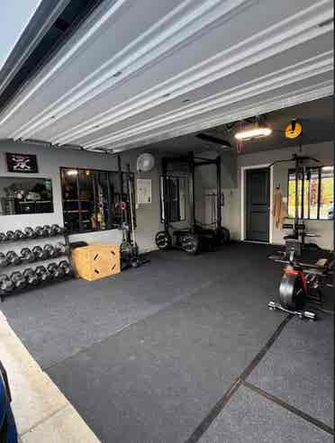Large furnished room in townhouse